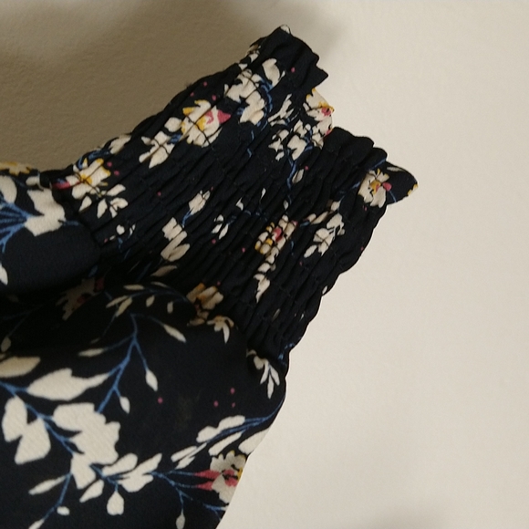 A.N.A. A New Approach Black Floral Blouse S NWT - Picture 5 of 10